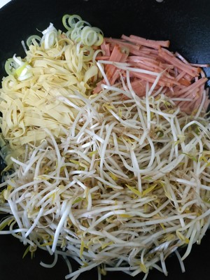 懒人酸辣豆芽汤菜的做法步骤图 怎么做好吃 喜欢吃甜的人就胖 下厨房 懒人酸辣豆芽汤菜的做法步骤图 怎么做好吃 喜欢吃甜的人就胖 下厨房