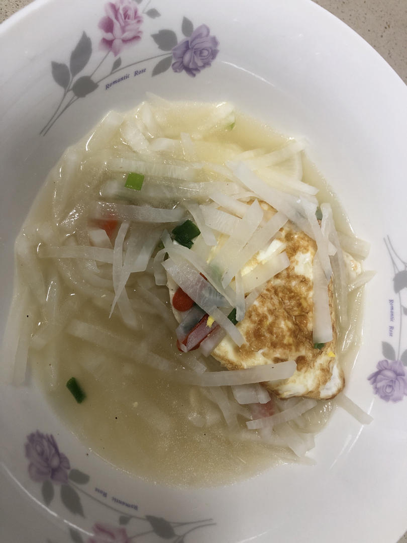 适合宝宝秋天喝的汤·煎蛋白萝卜汤