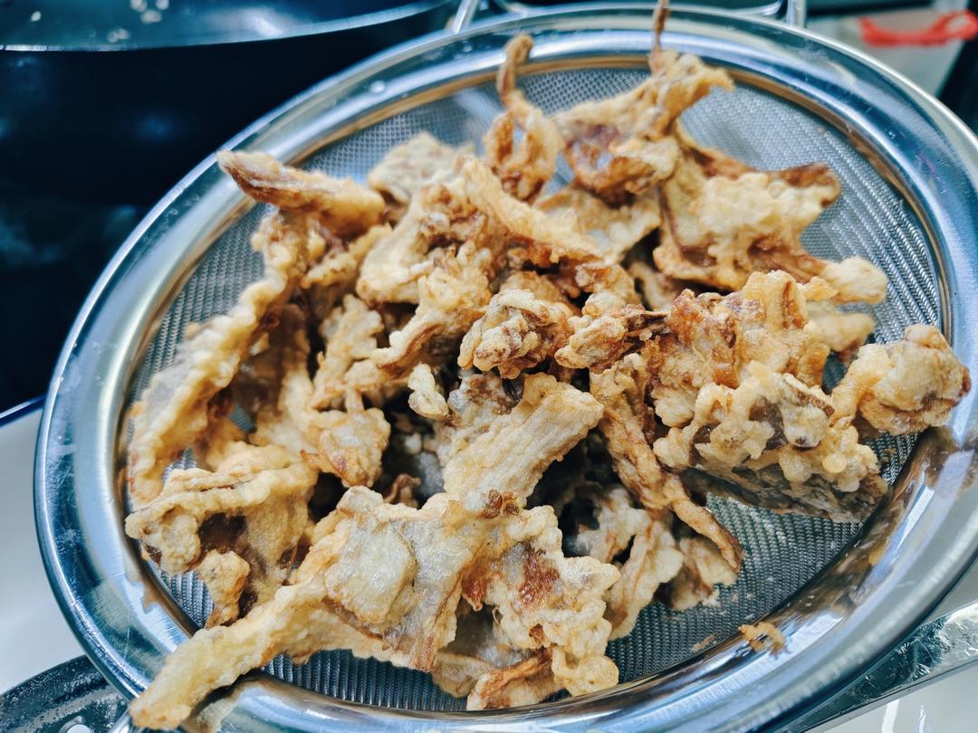 干炸蘑菇的做法，大人小孩都喜欢