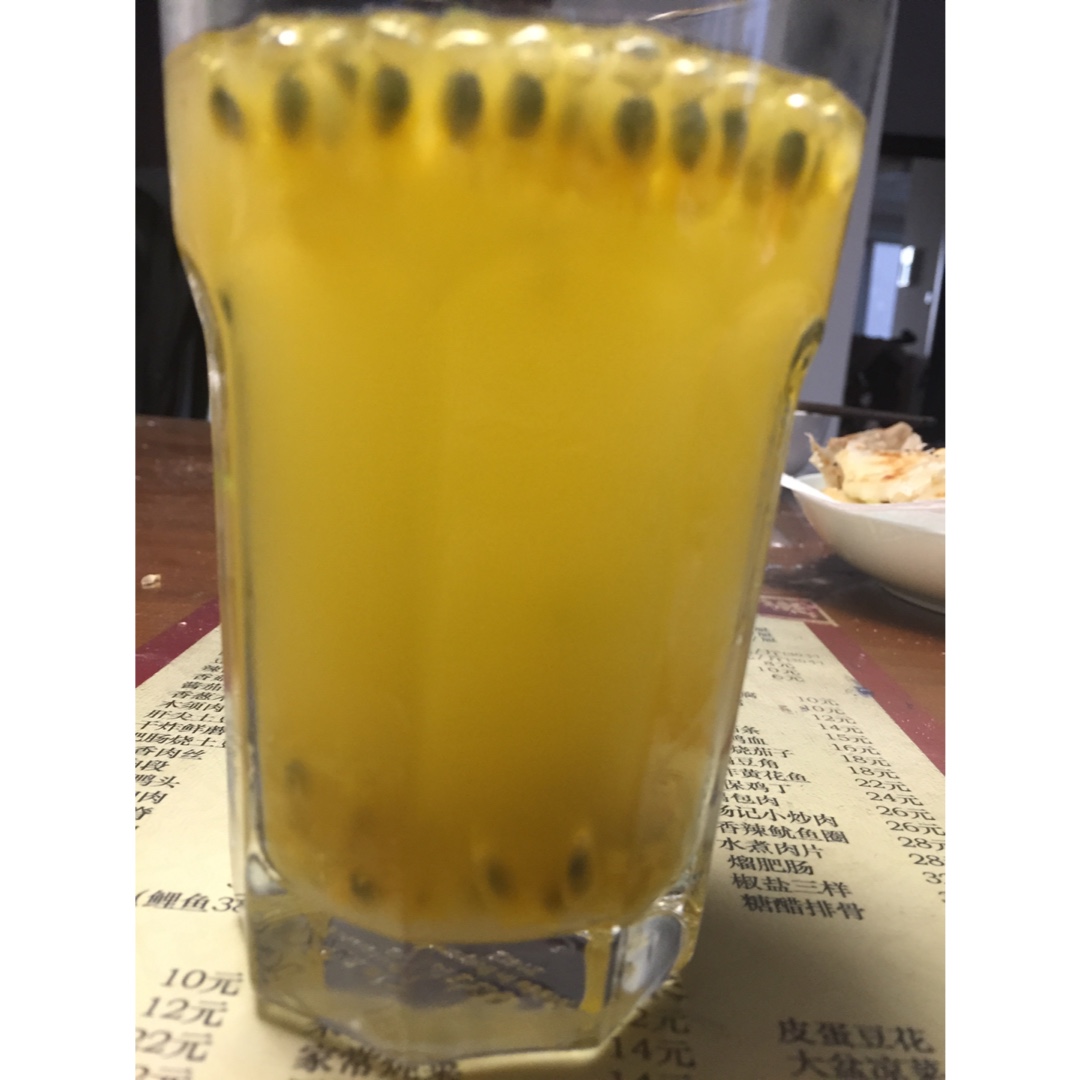 百香果的朴素吃法（百香果汁）