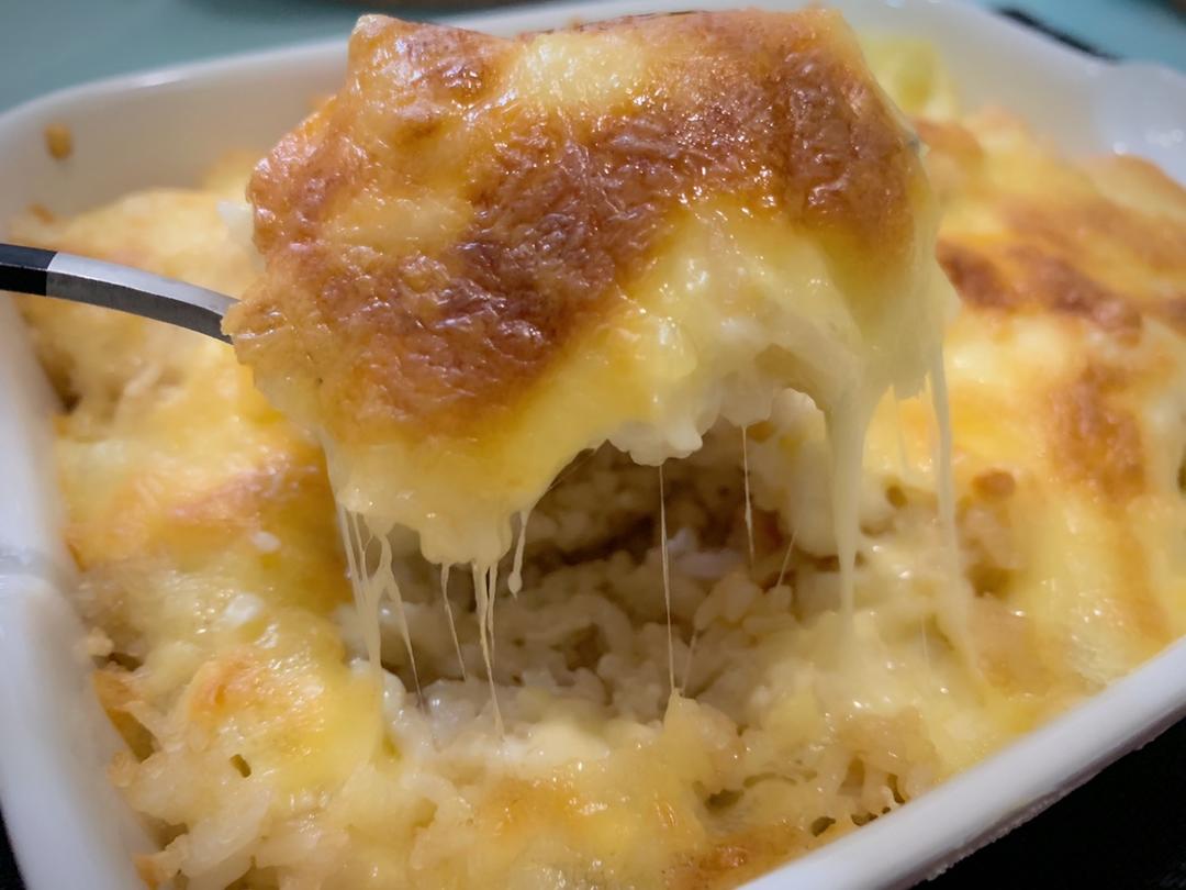 海鲜焗饭 Seafood Fried Rice with Cheesy Topping