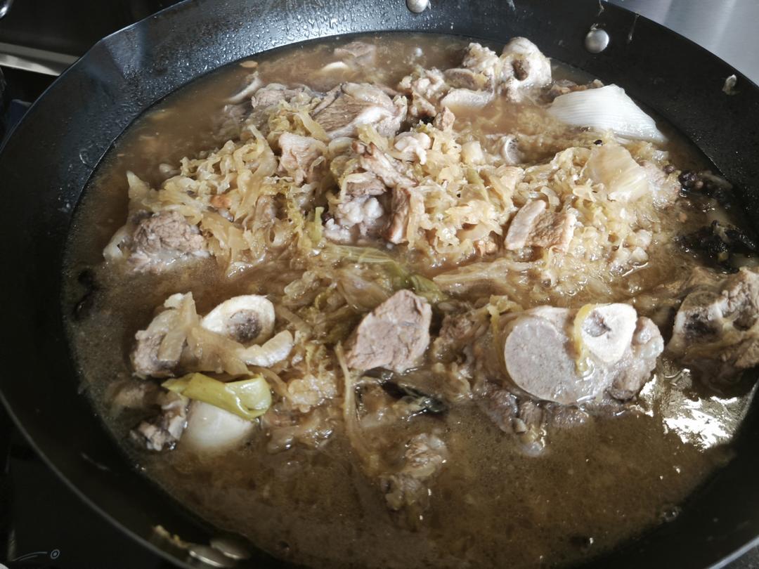 酸菜炖大骨头