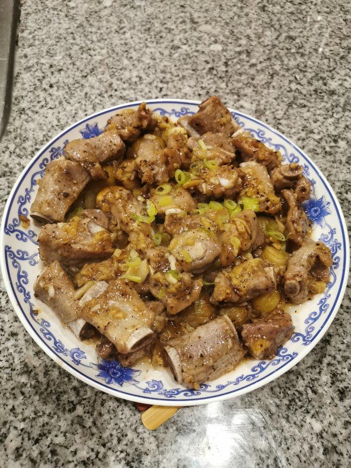 排骨怎么蒸才嫩？第一步先焯水就错了，记住这个窍门排骨嫩滑多汁