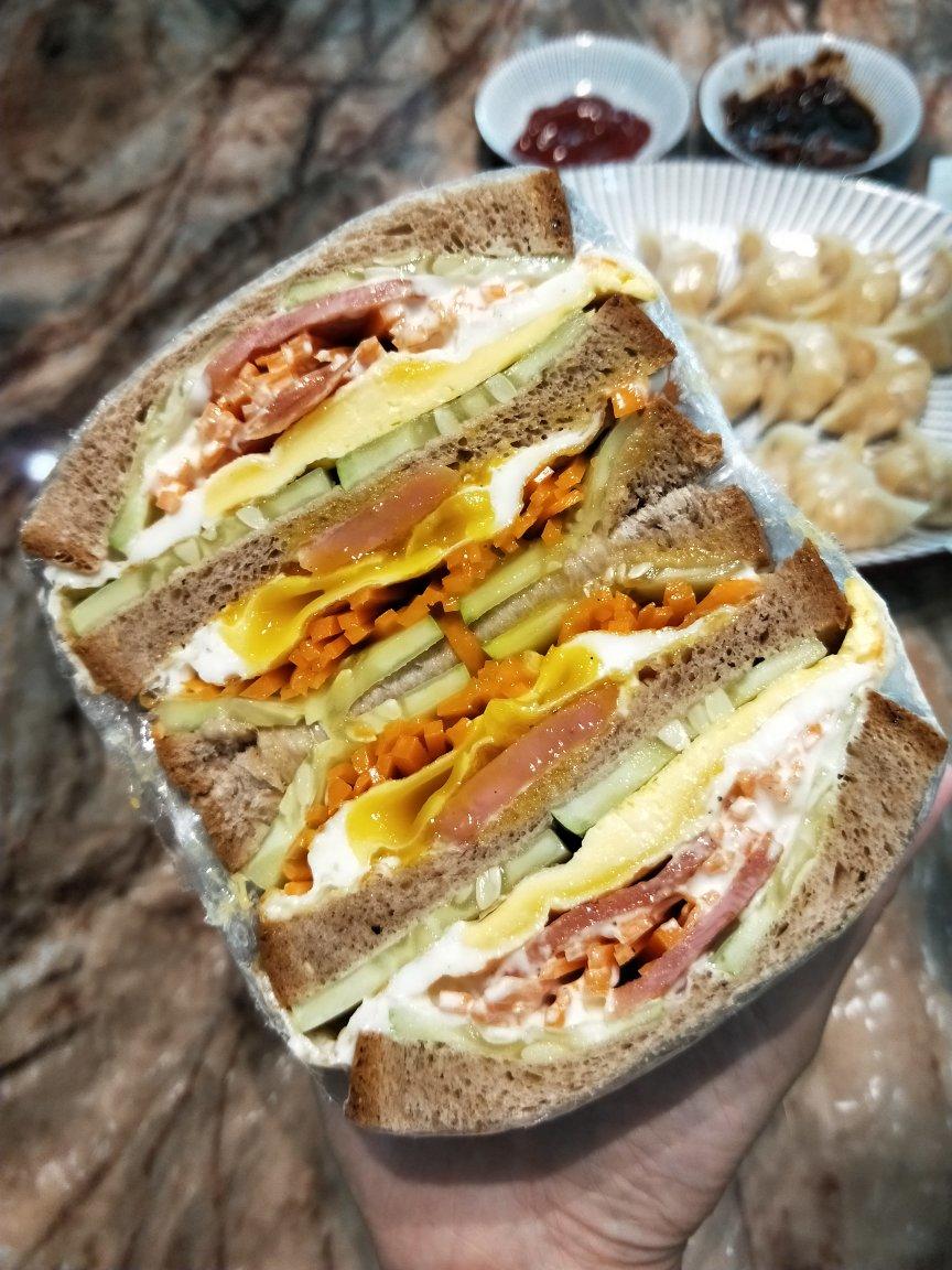 如何做超厚的沼三明治~详细tip！牛油果鸡蛋午餐肉三明治~