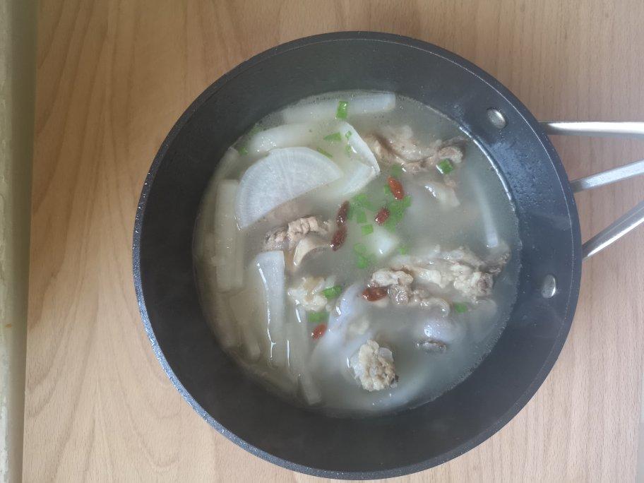 骨头萝卜汤