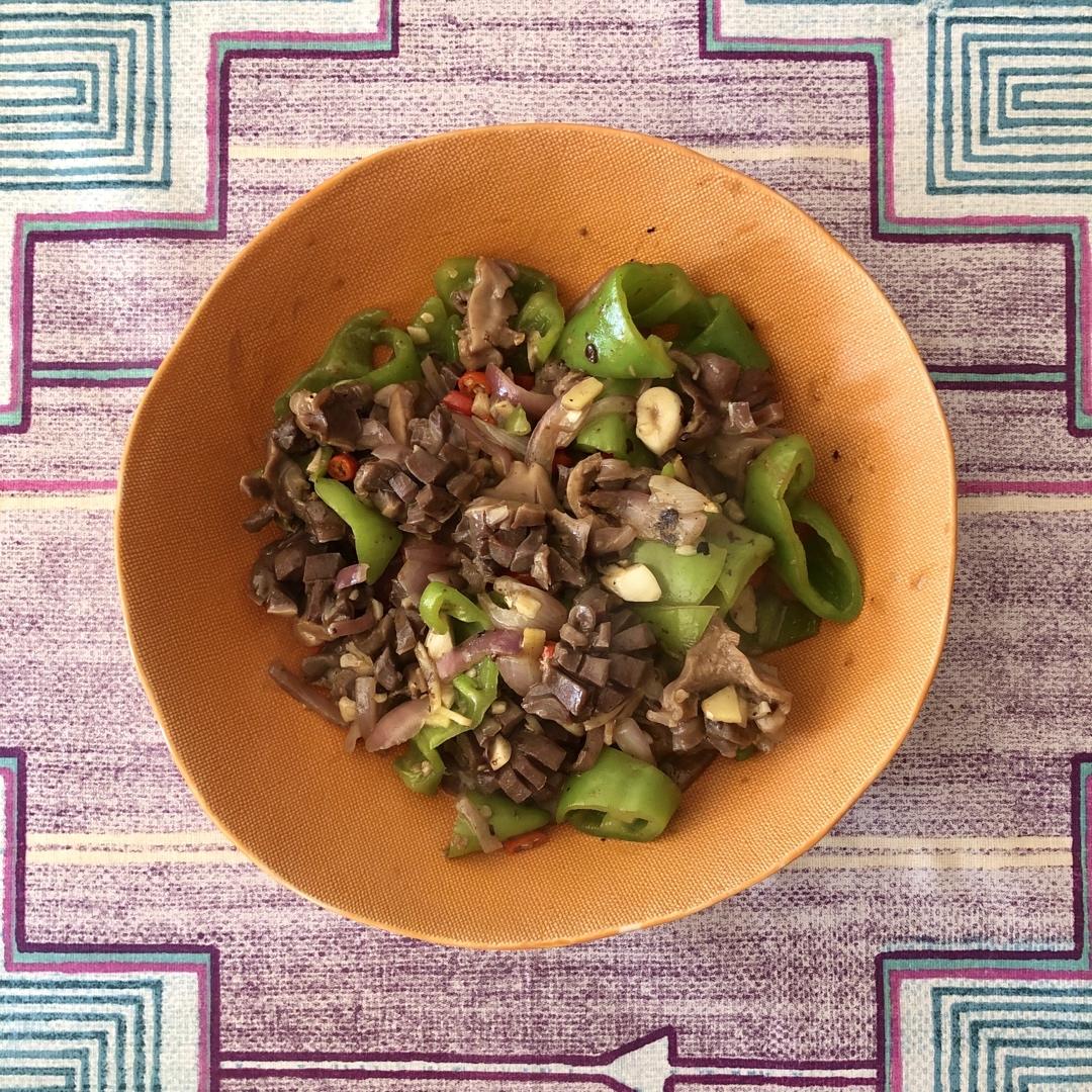 厨师长教你：农家菜“青椒炒鸭胗”的做法，看得口水直流