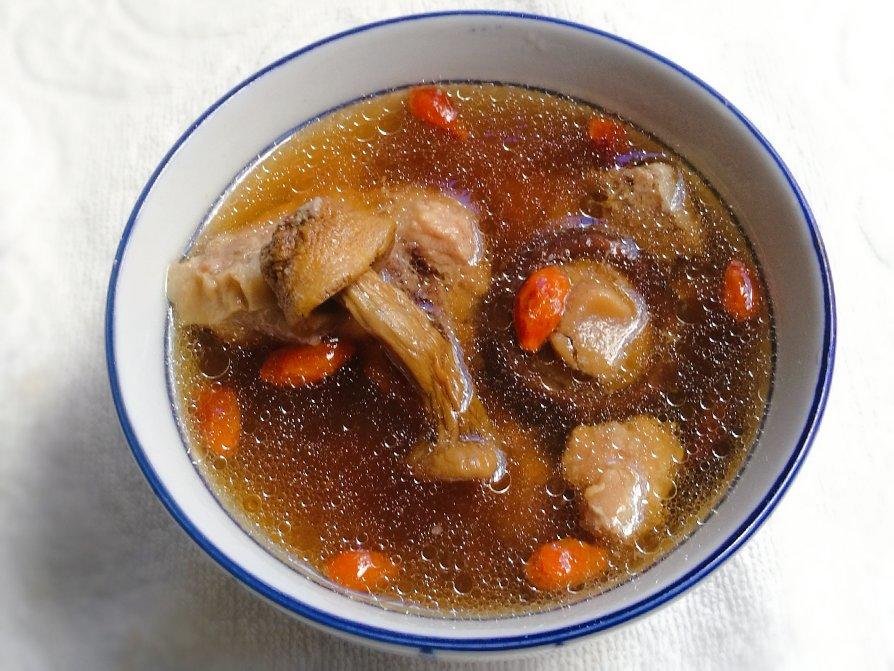 赵笑做的72姬松茸茶树菇排骨汤72每周一款老火靓汤三