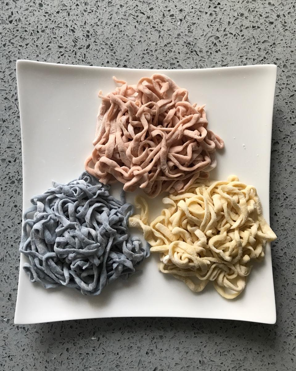 五彩蔬果蝴蝶面儿童面