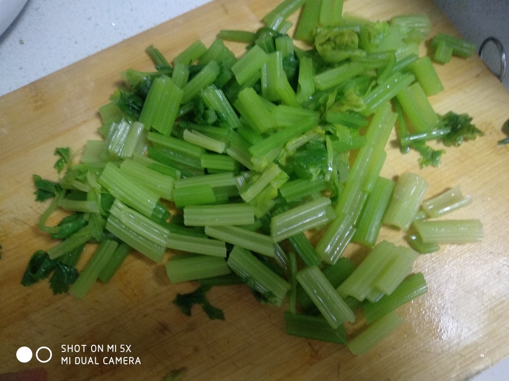 芹菜青椒咸菜的做法 步骤4