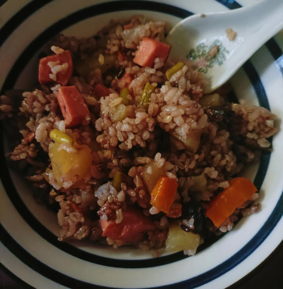 全家人都抢着吃的的土豆香肠焖饭