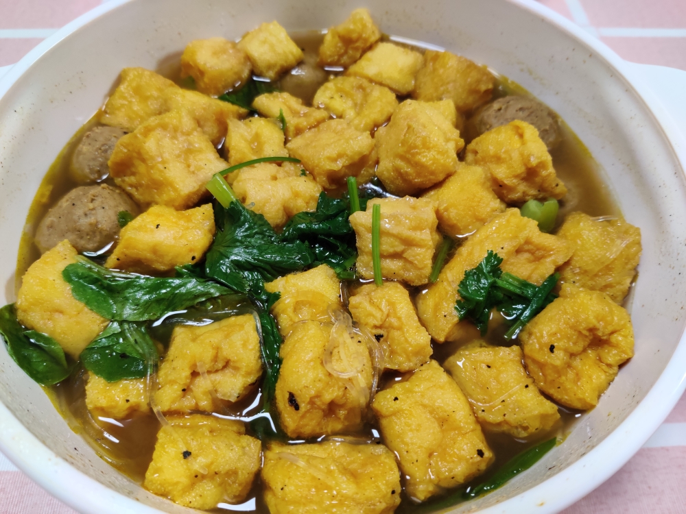 超简单咖喱油豆腐粉丝汤的做法