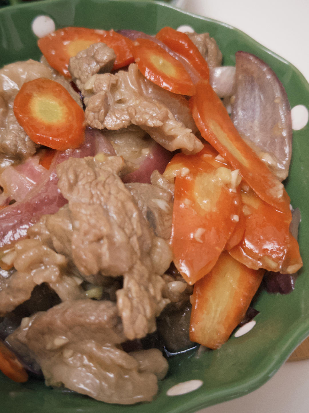 洋葱胡萝卜炒牛柳，我们的牛排这么吃