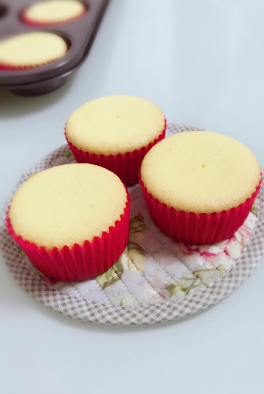 原味海绵纸杯蛋糕（非常适合裱花、盖糖皮的cupcake方子）