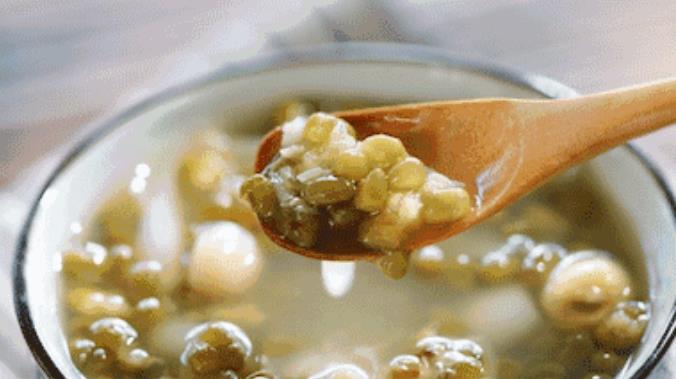 喝下这碗百合莲子绿豆汤，整个夏天都会是甜的~的做法