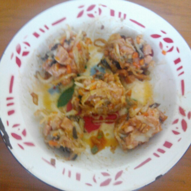 油泼腊味土豆丸子