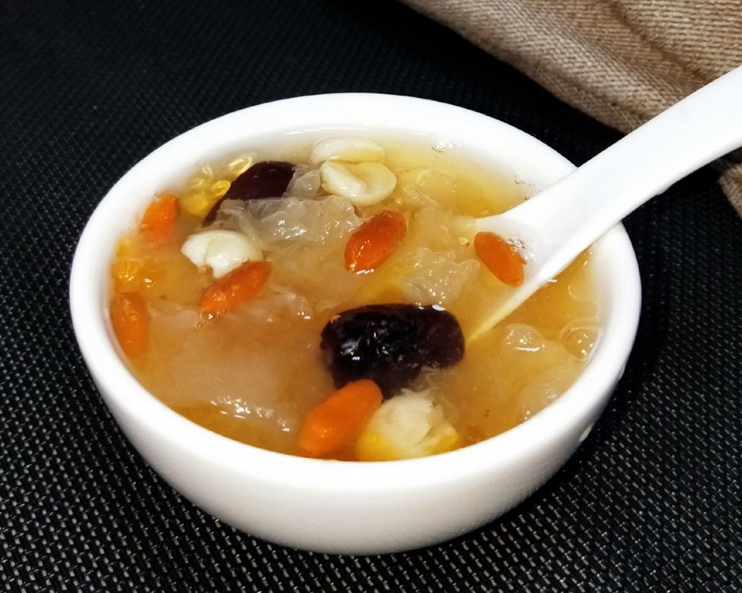 美容养颜桃胶银耳羹的做法