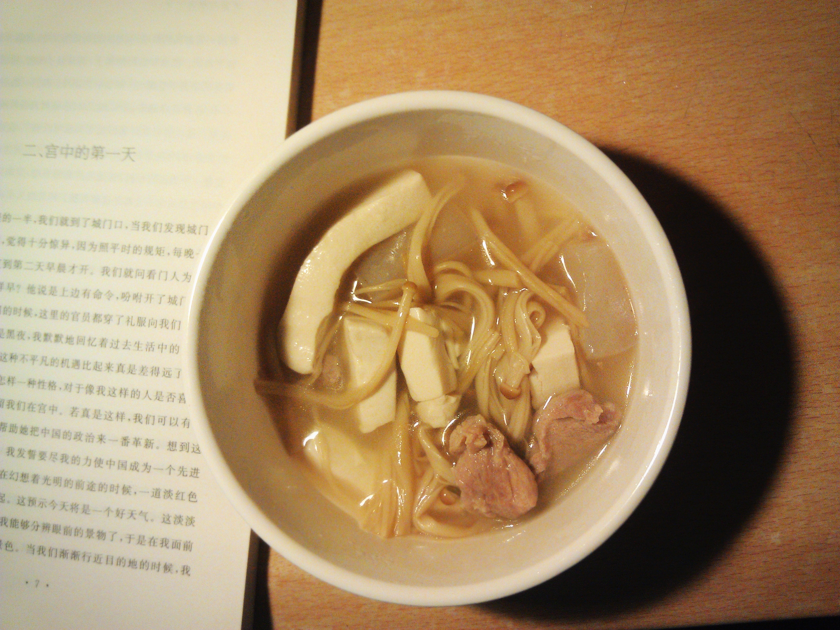 金针菇豆腐肉片汤