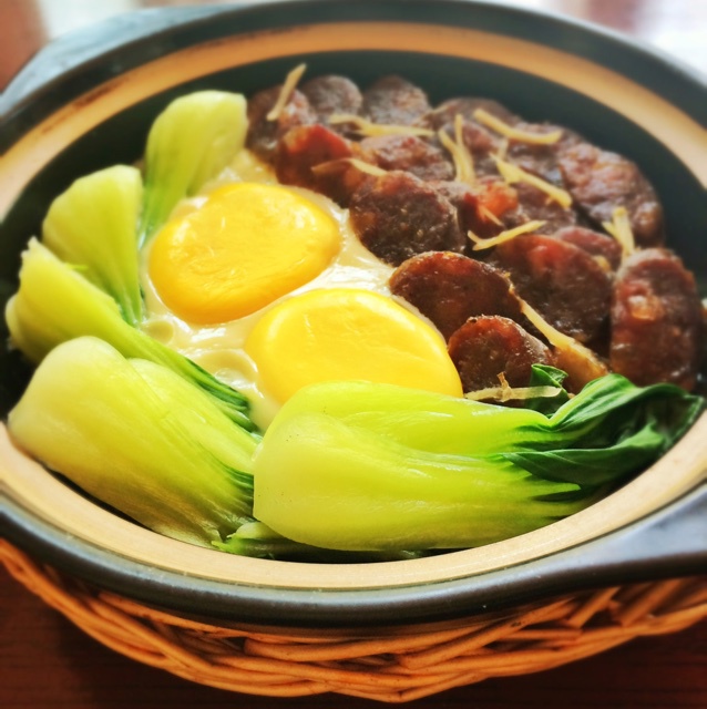广式腊味煲仔饭