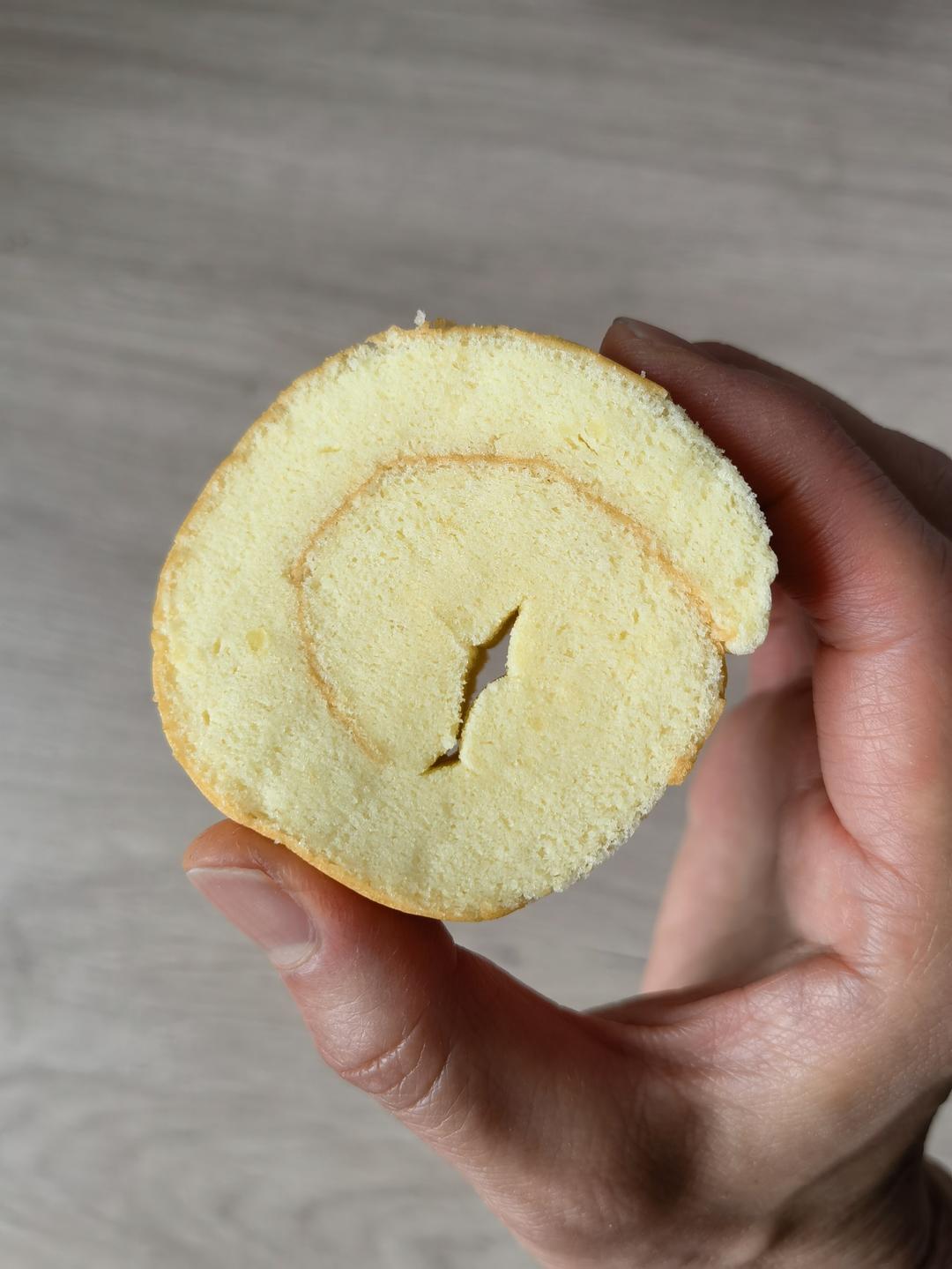 蛋糕卷这样做‼️不掉皮不开裂（小视频食谱）