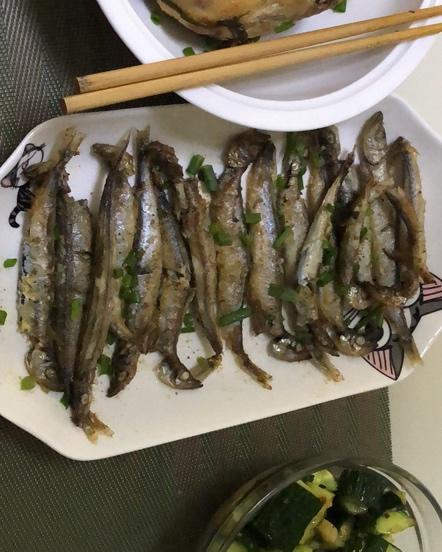 香煎多春鱼