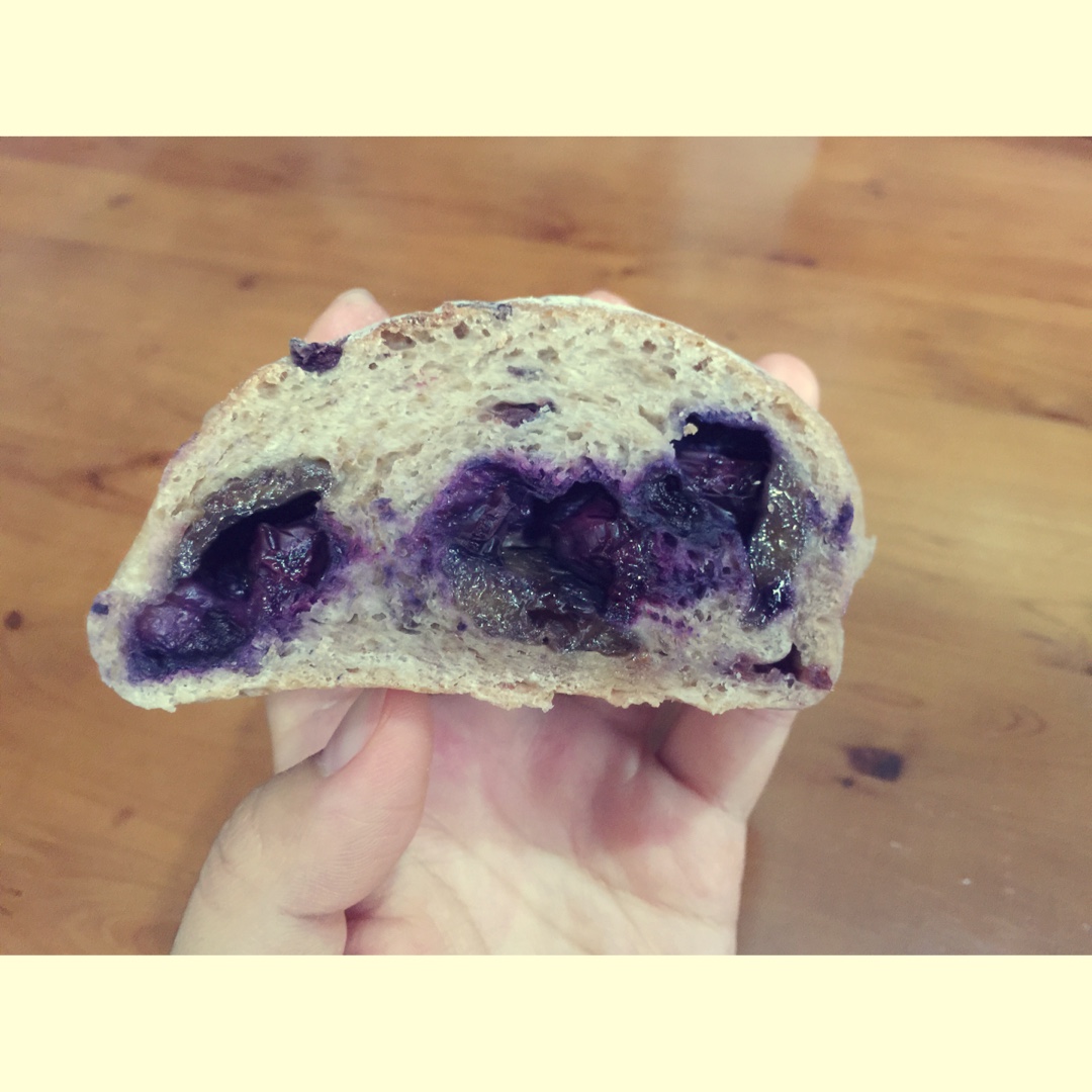 酒渍果干爆浆蓝莓黑麦面包