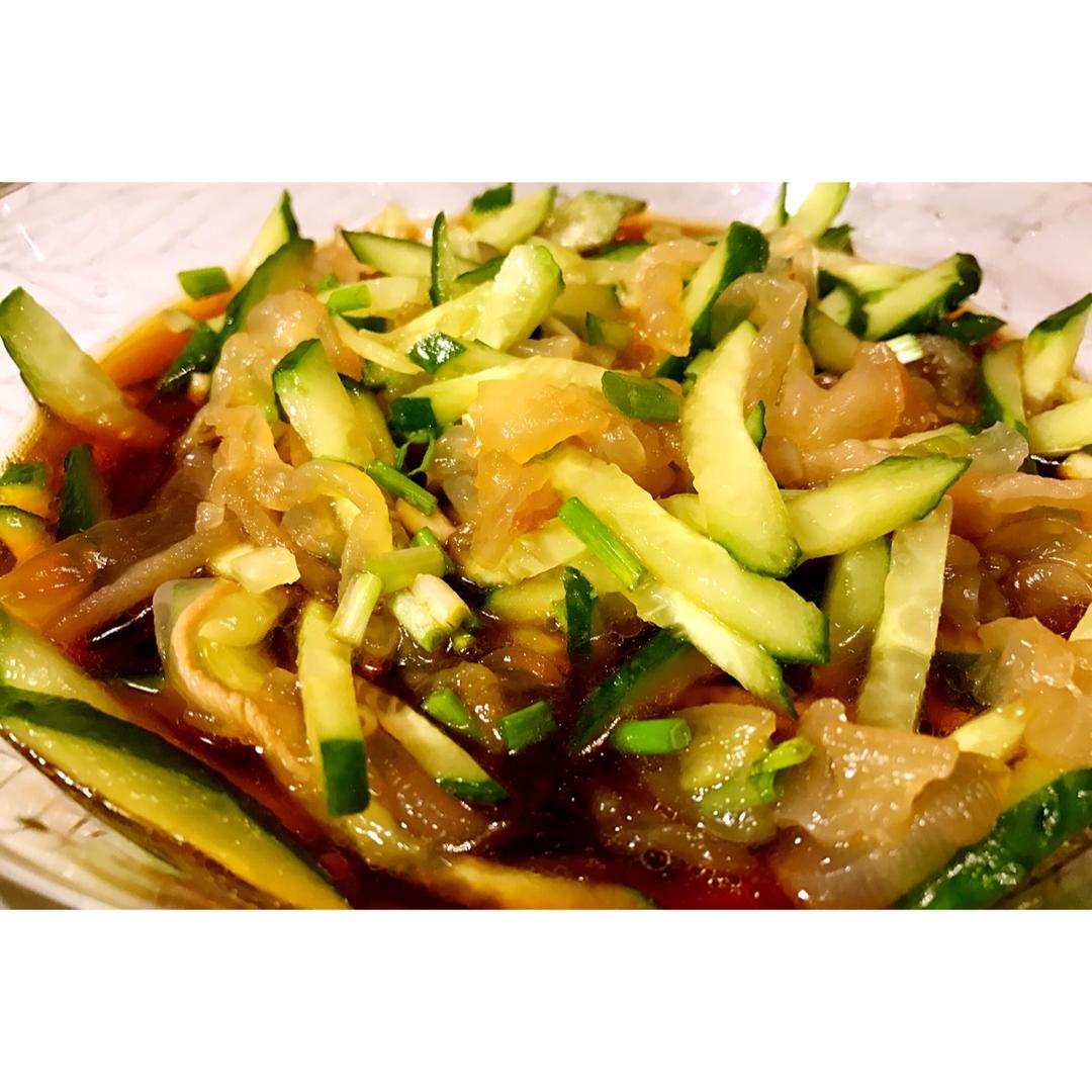 语棽俱来做的凉拌海蜇黄瓜丝