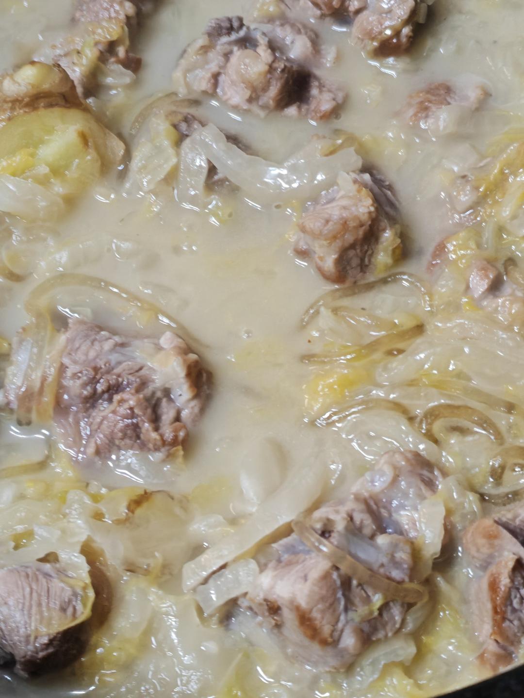 东北酸菜炖排骨