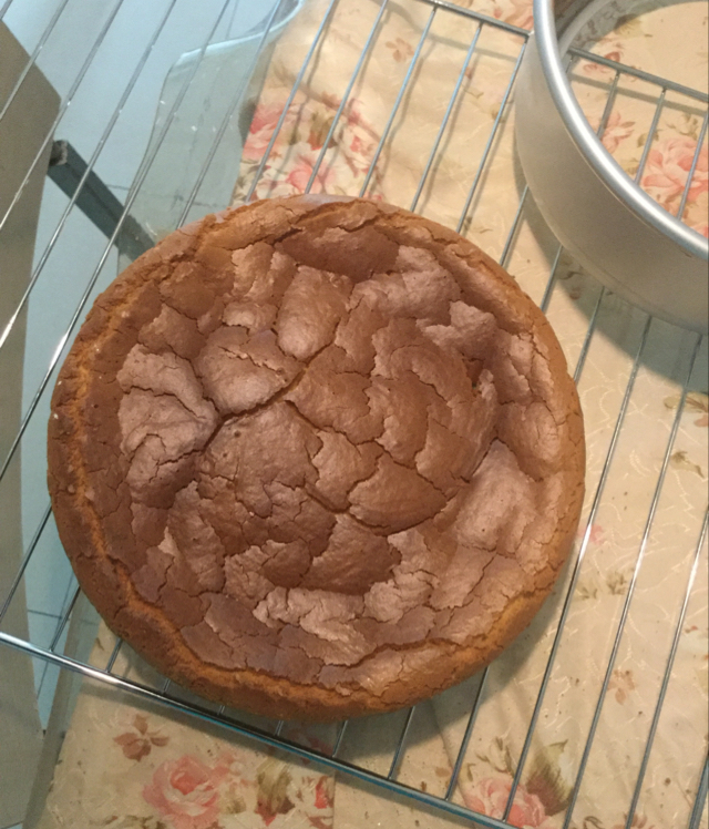 烤箱做蛋糕（戚风蛋糕的做法）