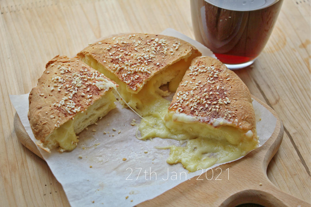 【平底锅特色早餐【蒙古奶酪饼】!柔软爆浆会拉丝,超简单!图片】包托_