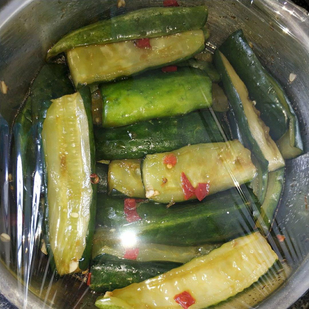 脆生生清爽开胃的酱黄瓜