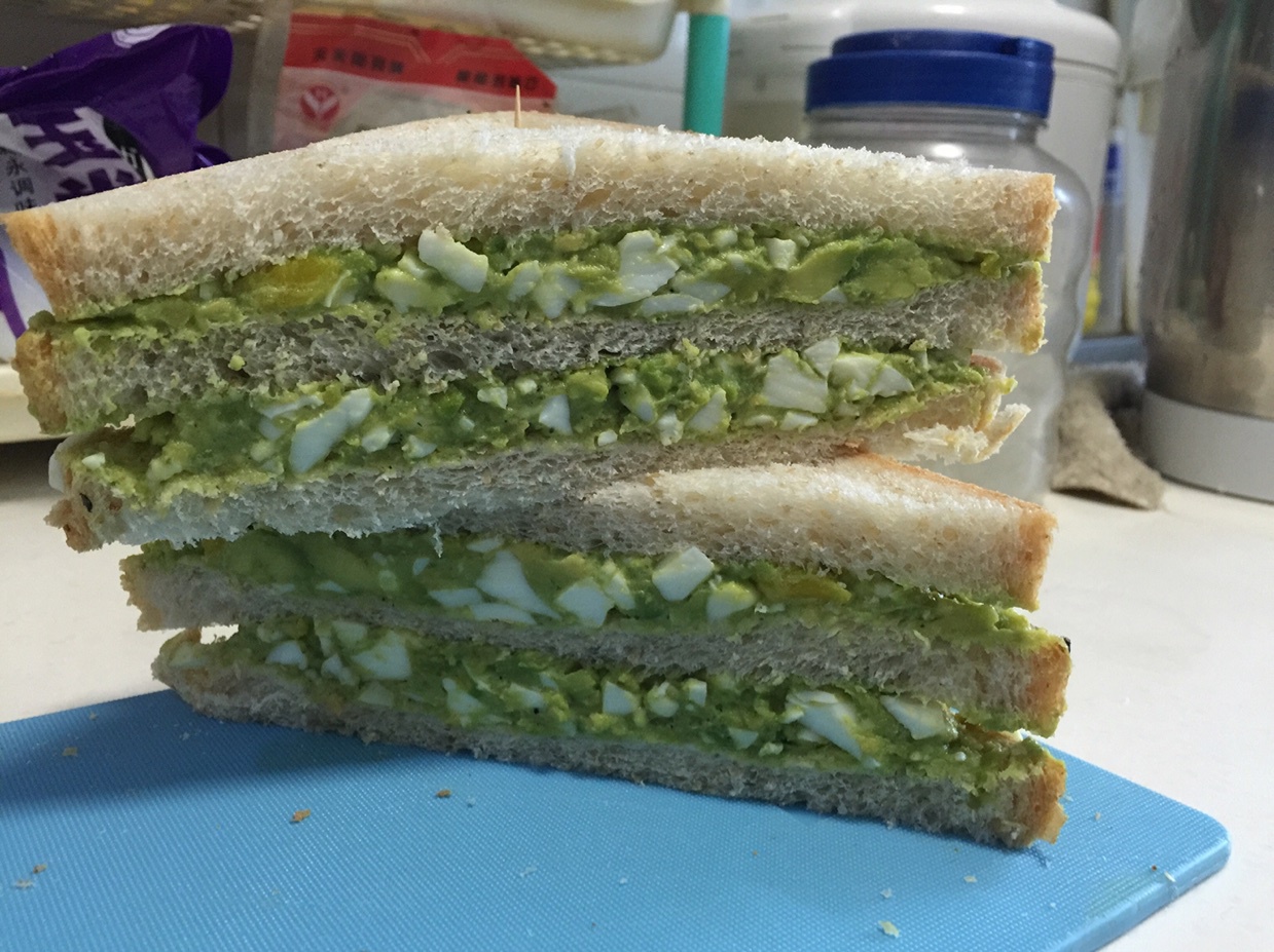 牛油果鸡蛋三明治