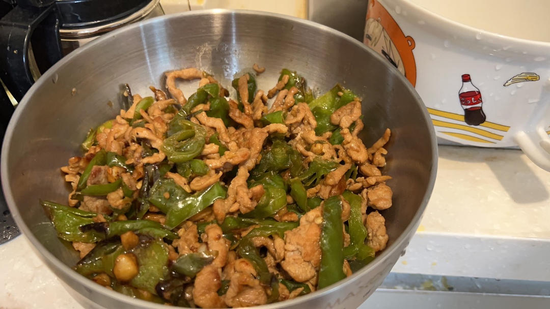 青椒肉丝，这样炒太好吃了。