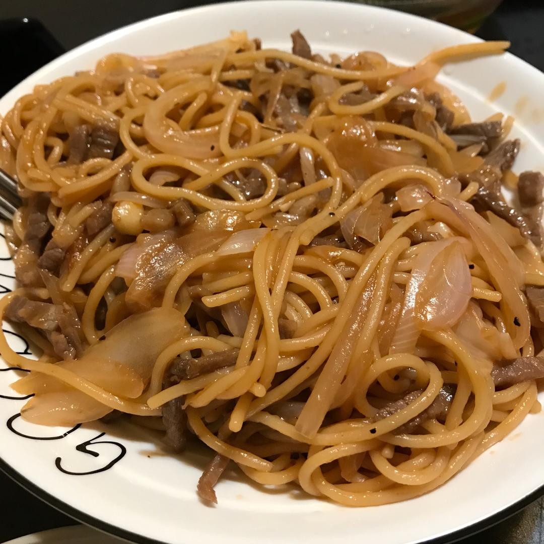 洋葱肉丝炒意面