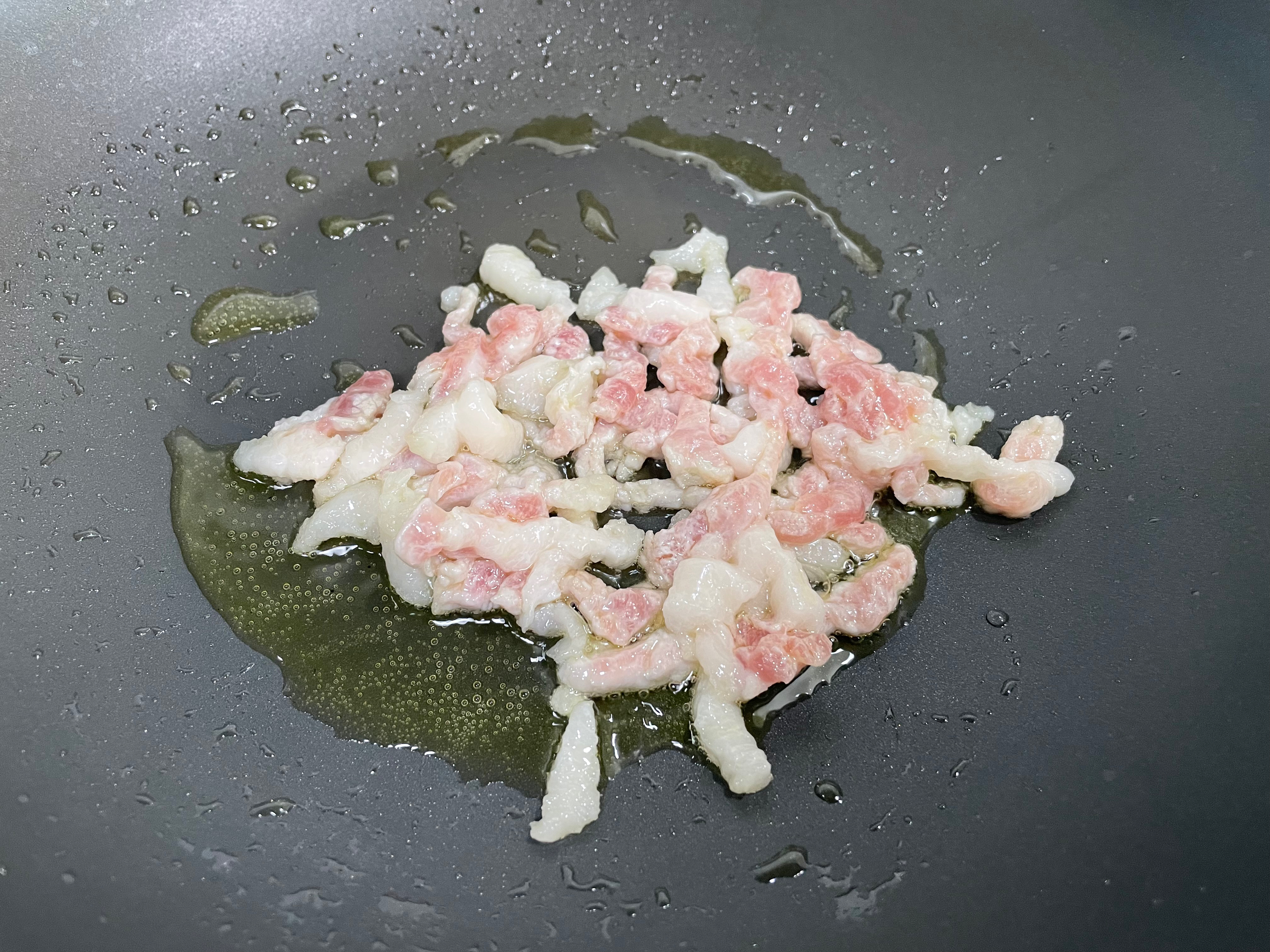 一家懒人菜菜-双菇炒肉丝（蟹味菇和白玉菇）-清洗简单步骤简单调料简单的做法 步骤5