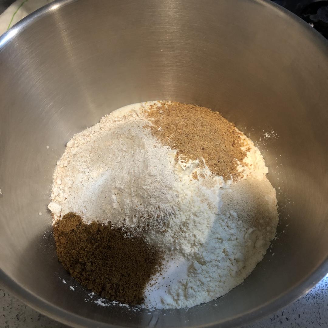 纯奶手撕吐司的做法 步骤1