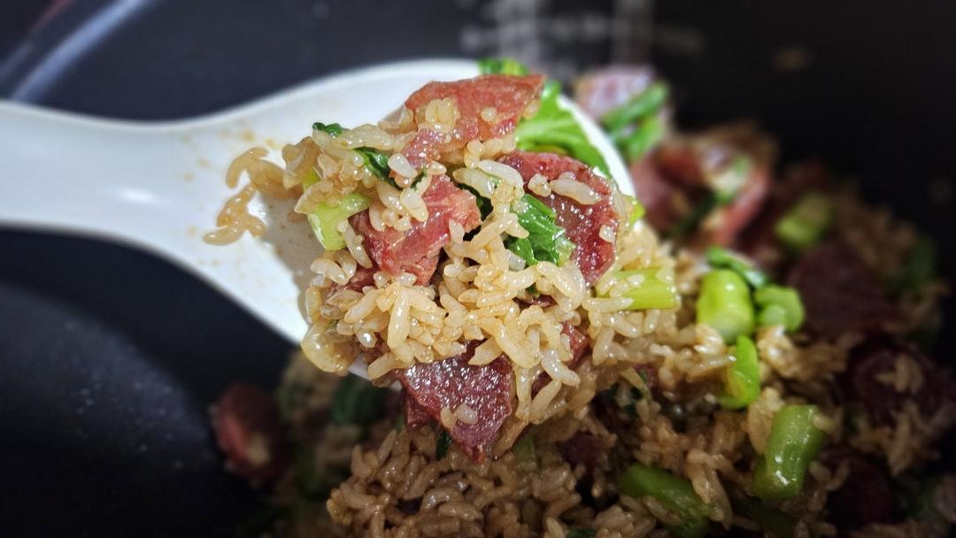 香肠煲仔饭（电饭煲版）
