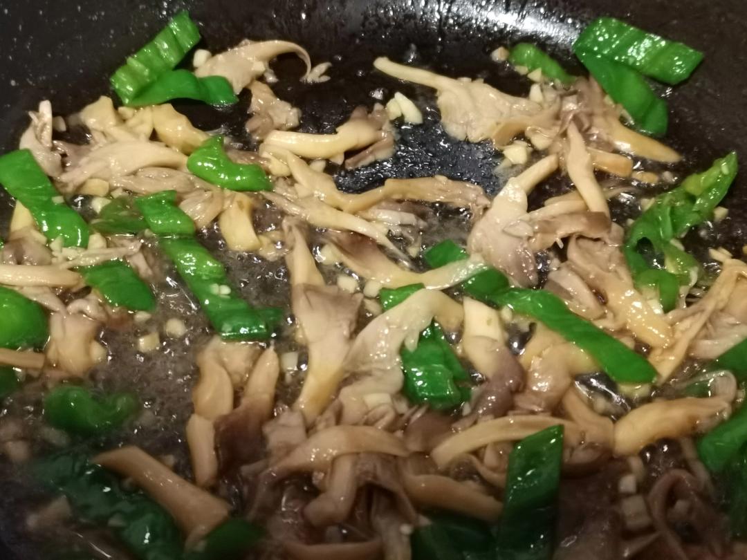 香菇炒辣椒