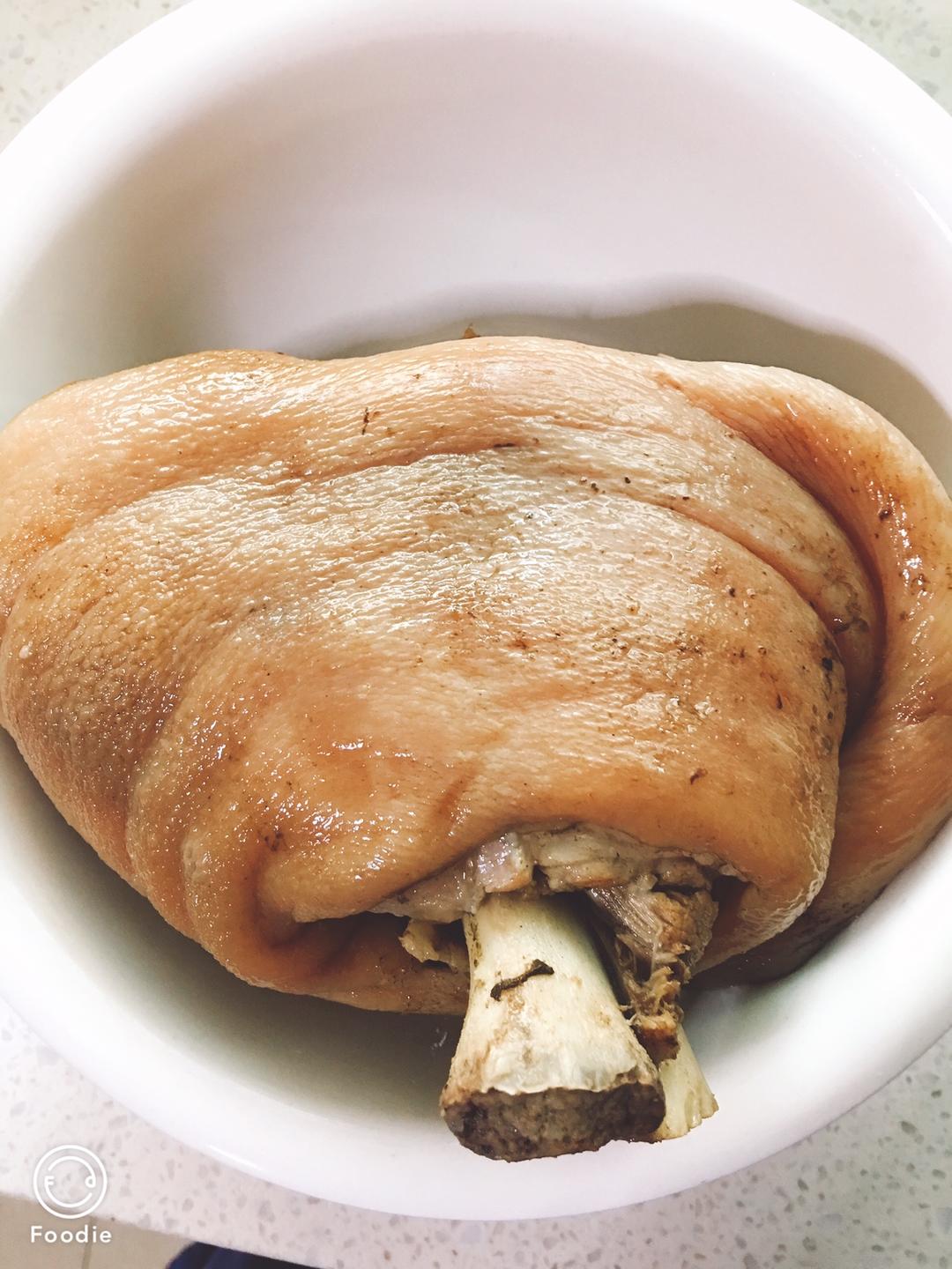 鲜美白切大肘子的做法