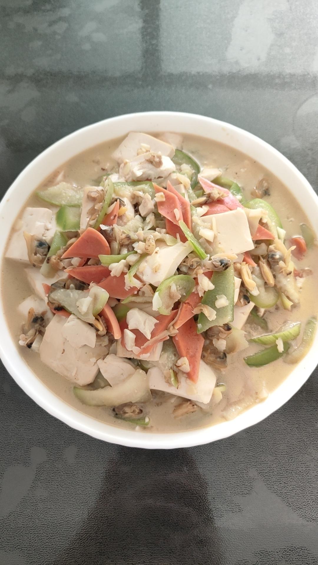 适合夏天一款清爽丝瓜豆腐汤（丝瓜不黑的小秘密）