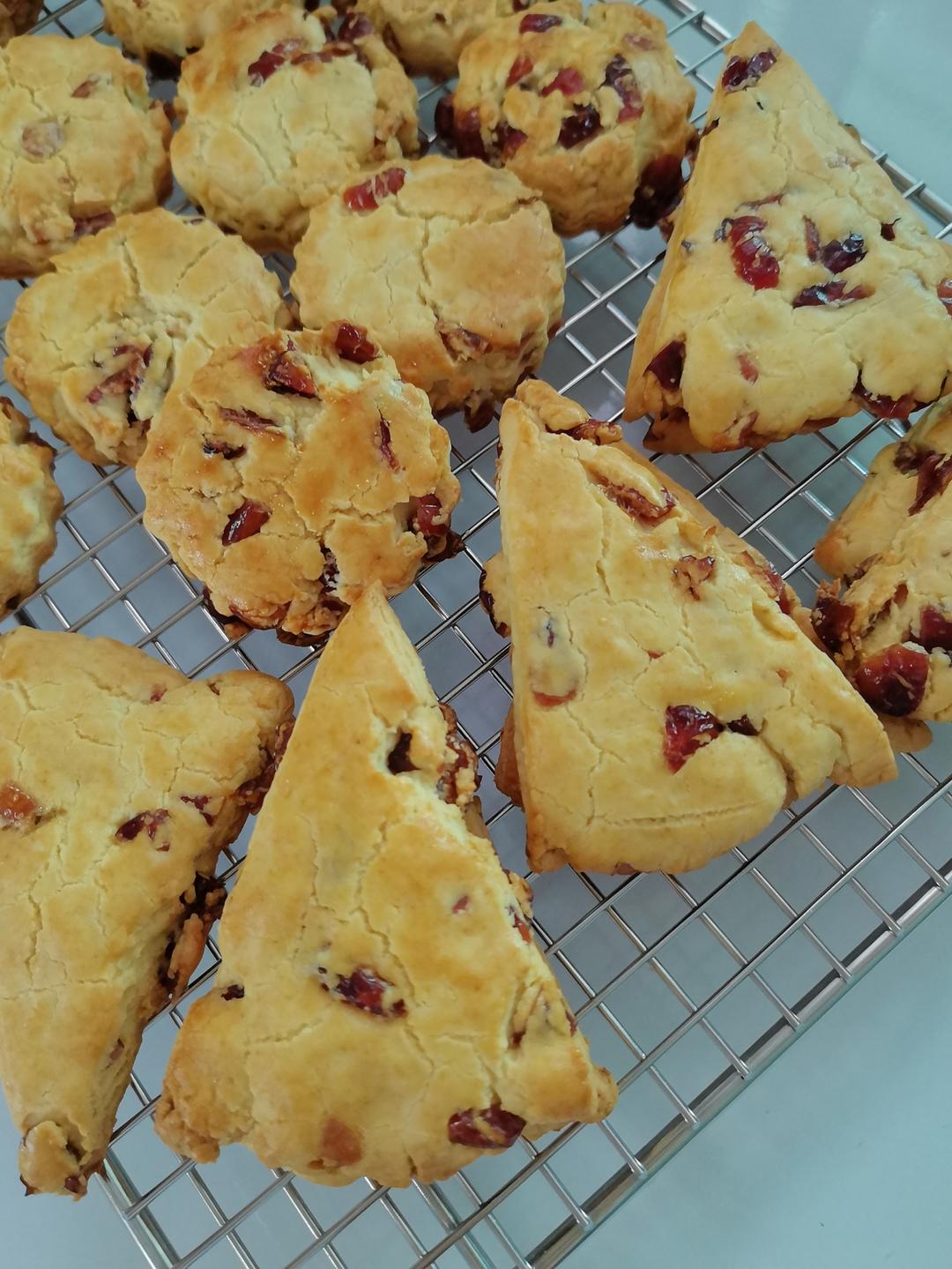 满屋飘香，口口都是满足——酥松香甜的蔓越莓蜜豆司康