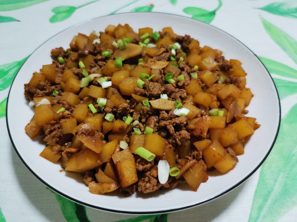 肉末土豆浇饭