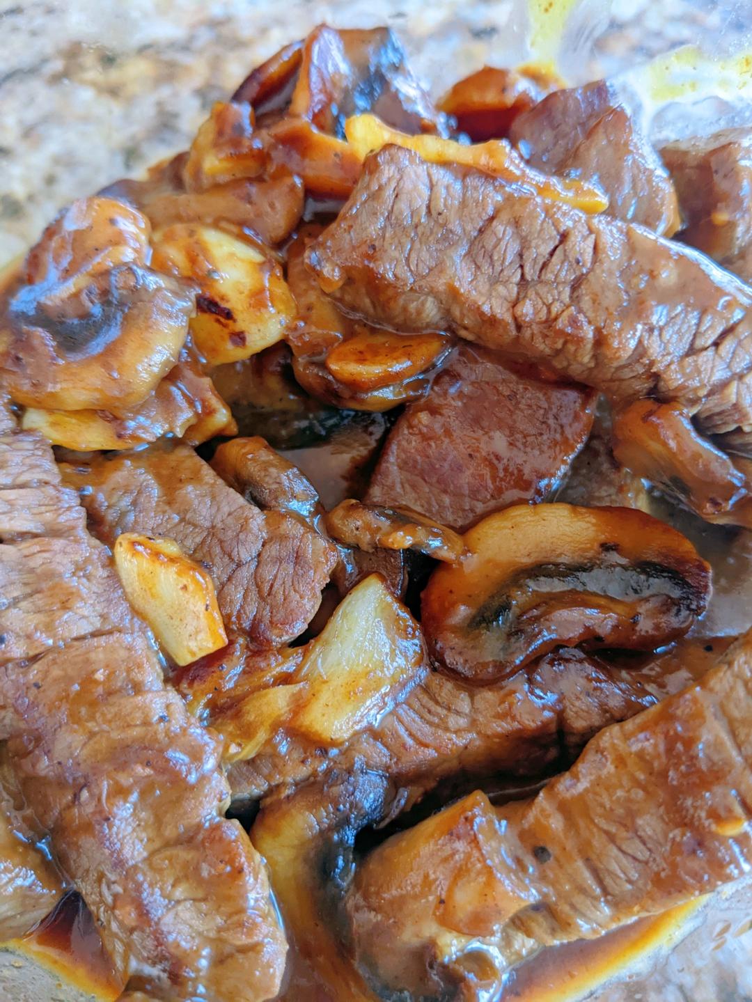 蒜香黑椒口蘑炒牛肉❗️真的是味觉天花板
