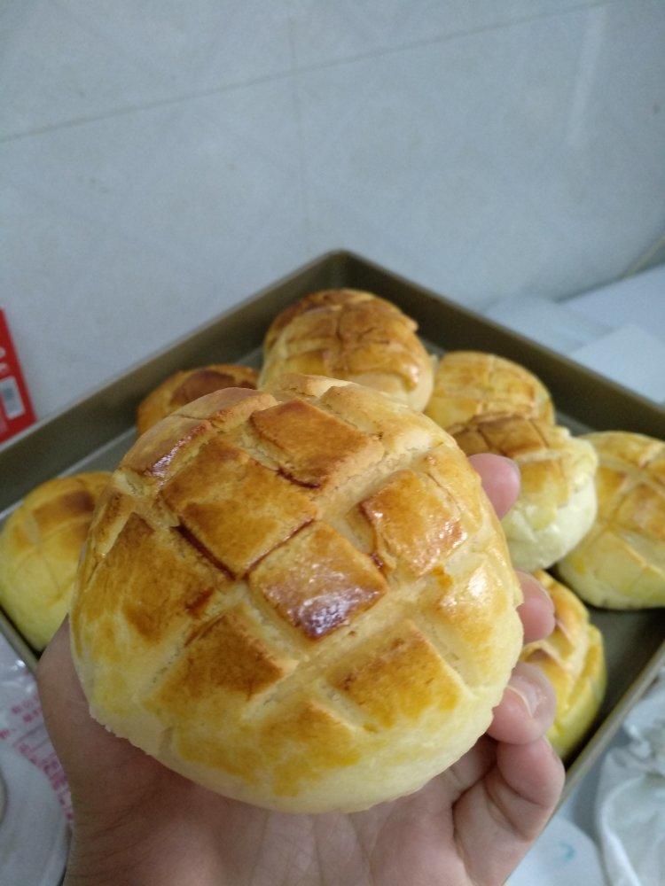 好吃到炸裂的港式菠萝包（附带制作酥皮的小视频）