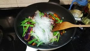 四季豆肉末粉丝茄子煲的做法 步骤11