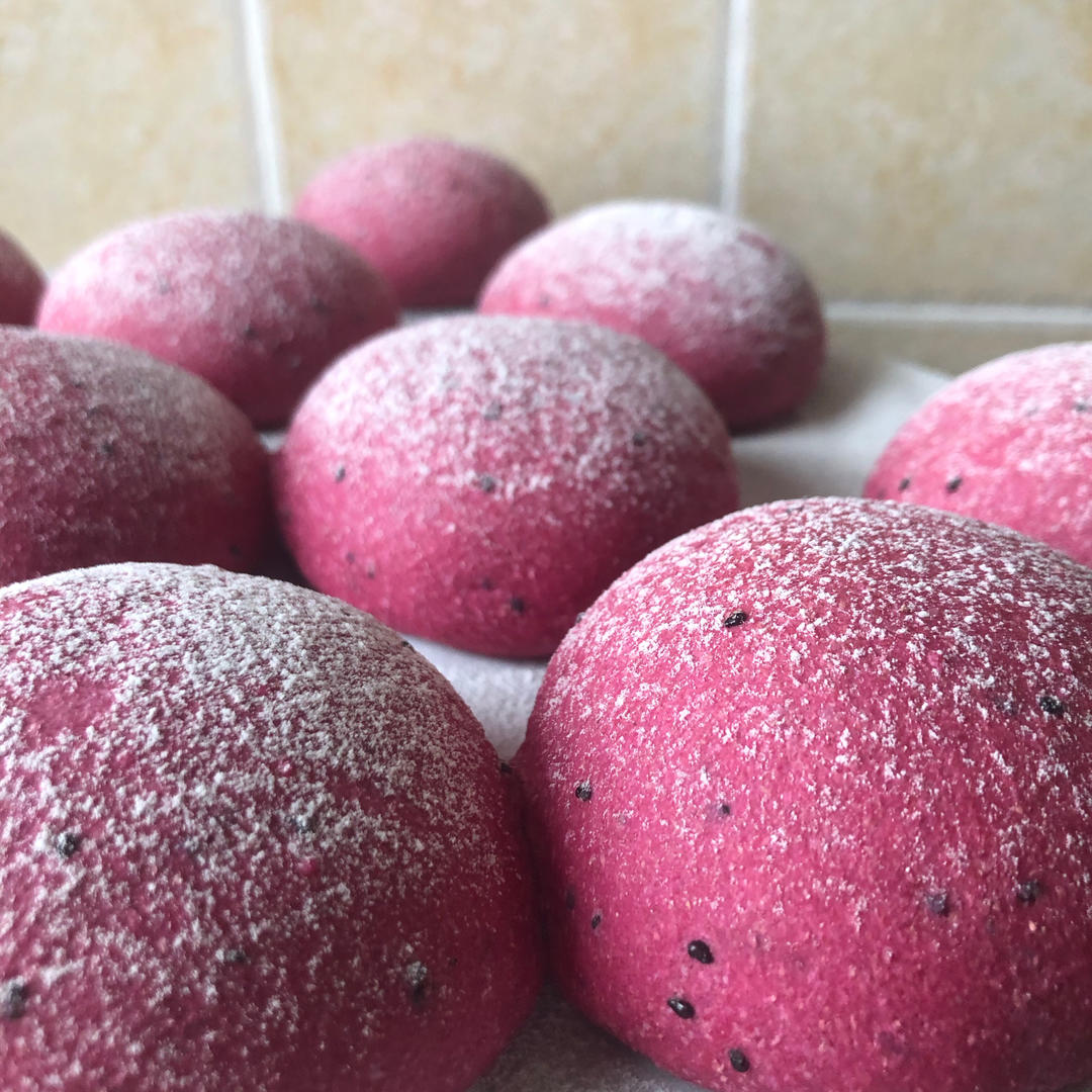 全麦奶酪火龙果欧包