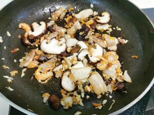 饭菜一锅的美味—开洋菌菇五花肉南瓜饭的做法 步骤7