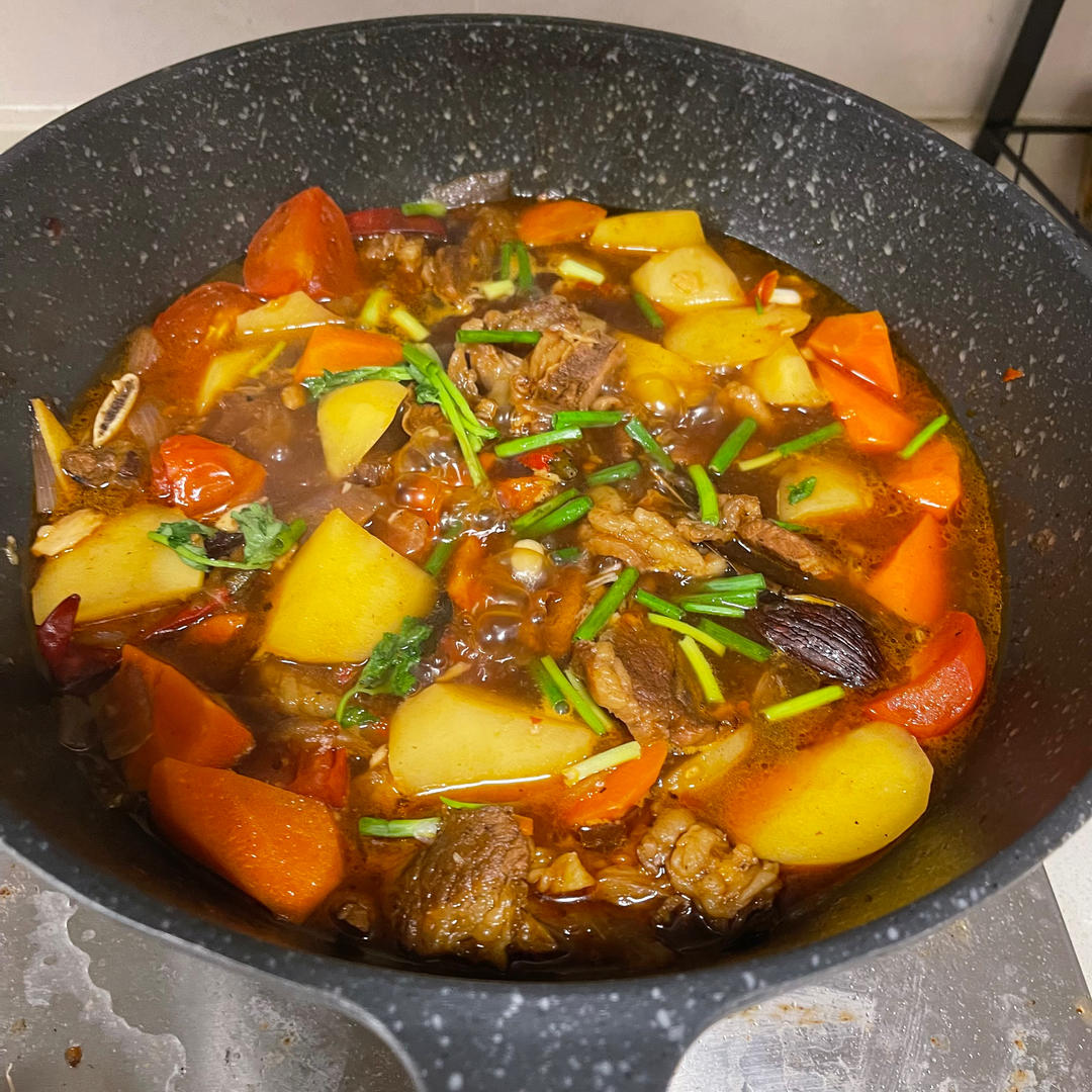 牛肋排炖胡萝卜土豆蕃茄