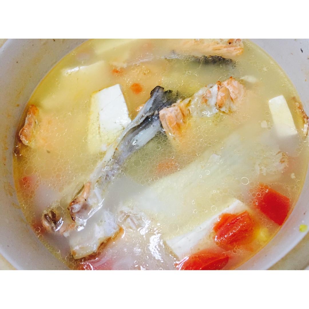 跟鱼沾点边做的三文鱼浓汤