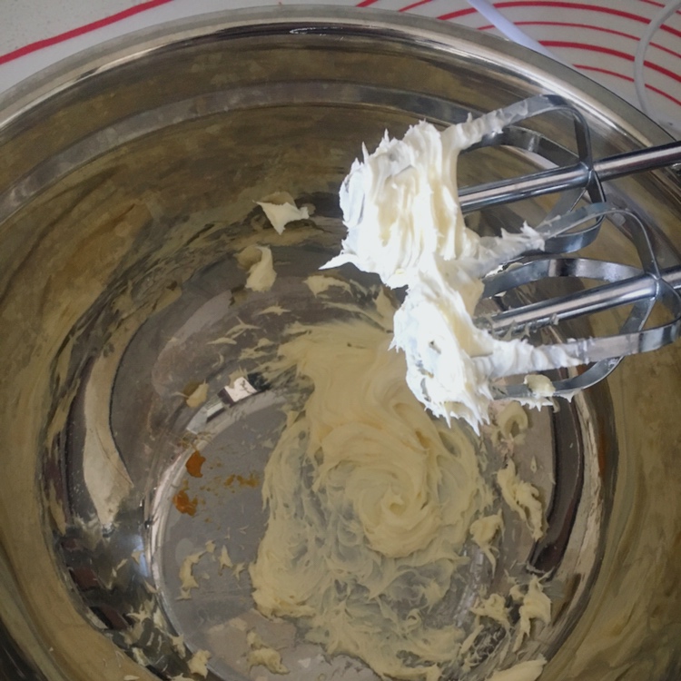 万圣节小怪物小蜘蛛南瓜乳酪霜蛋糕的做法 步骤2