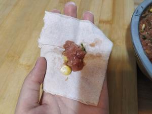 如何做出一碗美味的鲜肉玉米燕皮馄饨(附详细食材克数)的做法 步骤6